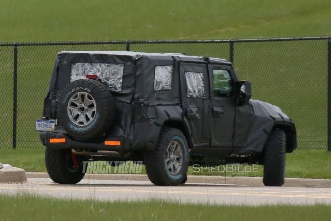 2018-jeep-wrangler-jl-rear-quarter-view-lean